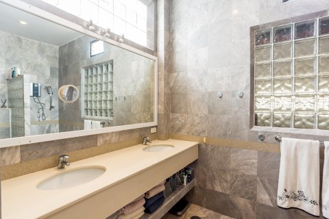 Chalet de 3 dormitorios en Hua Hin, Tailandia № 168716 - foto 16