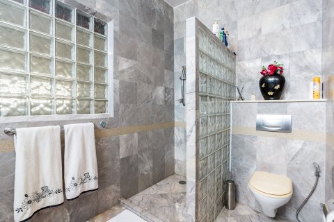 Chalet de 3 dormitorios en Hua Hin, Tailandia № 168716 - foto 15