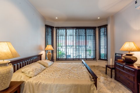 Chalet de 3 dormitorios en Hua Hin, Tailandia № 168716 - foto 20