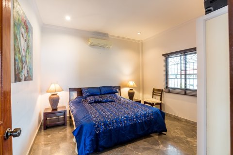 Chalet de 3 dormitorios en Hua Hin, Tailandia № 168716 - foto 9