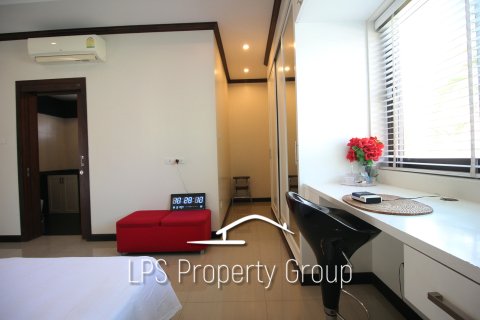 Chalet de 3 dormitorios en Cha-am, Tailandia № 168717 - foto 23