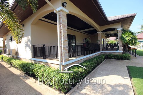 Chalet de 3 dormitorios en Cha-am, Tailandia № 168717 - foto 10