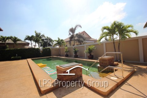 Chalet de 3 dormitorios en Cha-am, Tailandia № 168717 - foto 4