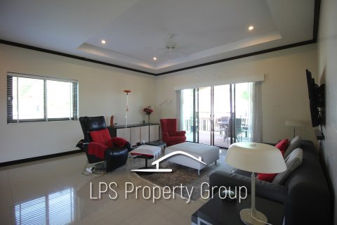 Chalet de 3 dormitorios en Cha-am, Tailandia № 168717 - foto 14