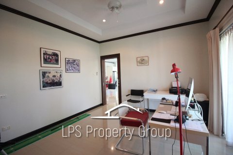 Chalet de 3 dormitorios en Cha-am, Tailandia № 168717 - foto 29