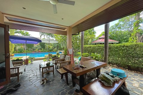 Chalet de 4 dormitorios en Hua Hin, Tailandia № 168720 - foto 13
