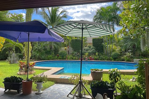 Chalet de 4 dormitorios en Hua Hin, Tailandia № 168720 - foto 15