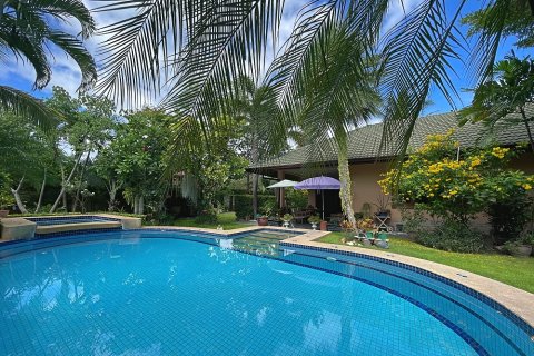Chalet de 4 dormitorios en Hua Hin, Tailandia № 168720 - foto 16