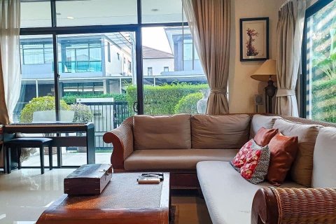Casa de 4 dormitorios en Bang Kapi, Bangkok, Tailandia № 47702 - foto 3