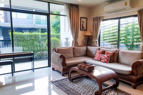 Casa de 4 dormitorios en Bang Kapi, Bangkok, Tailandia № 47702