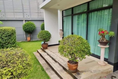 Casa de 4 dormitorios en Bang Kapi, Bangkok, Tailandia № 47702 - foto 16