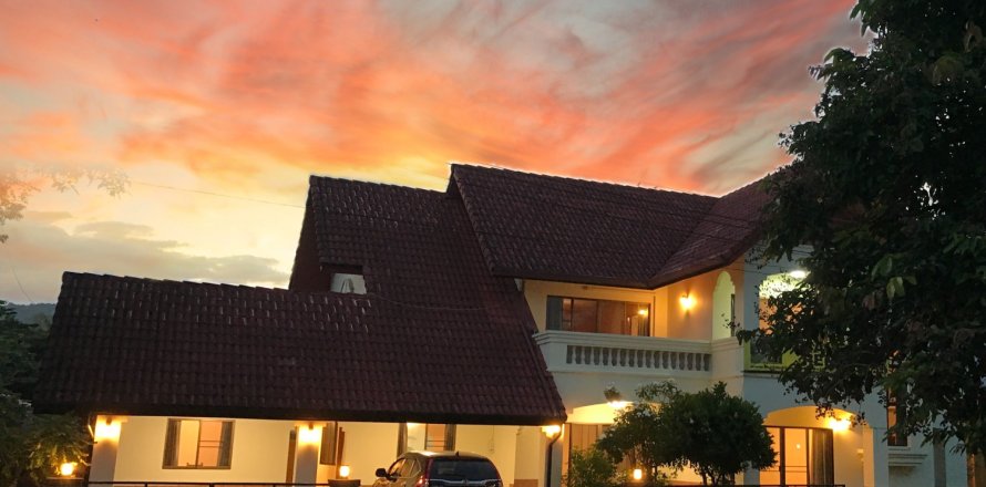 Casa de 4 dormitorios en Chiang Mai, Tailandia № 157873