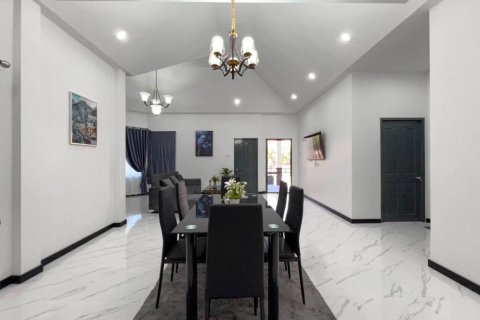 Casa de 3 dormitorios en Pattaya, Tailandia № 157826 - foto 4