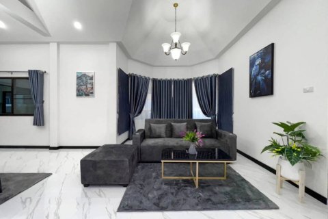 Casa de 3 dormitorios en Pattaya, Tailandia № 157826 - foto 3