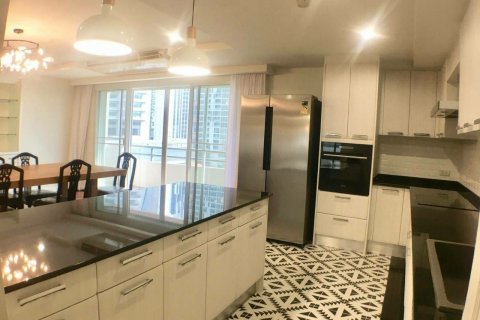 Condominio de 3 dormitorios en Bangkok, Tailandia № 157479 - foto 9