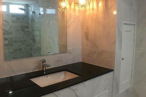 Condominio de 3 dormitorios en Bangkok, Tailandia № 157479 - foto 6