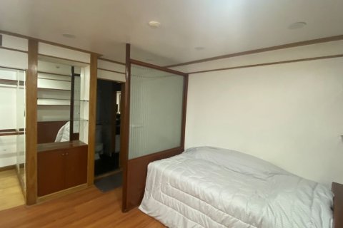 Condo in Watthana, Bangkok, Thailand, 2 bedrooms № 201147 - photo 6