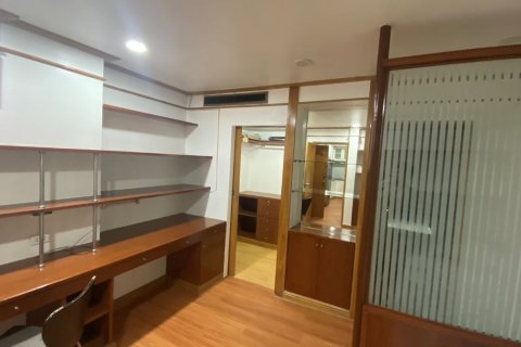 Condo in Watthana, Bangkok, Thailand, 2 bedrooms № 201147 - photo 2