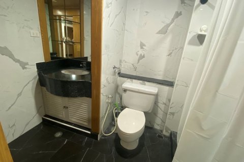 Condo in Watthana, Bangkok, Thailand, 2 bedrooms № 201147 - photo 4