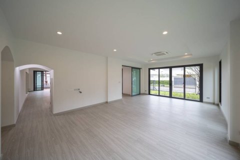 Chalet de 5 dormitorios en Surat Thani, Tailandia № 163866 - foto 6