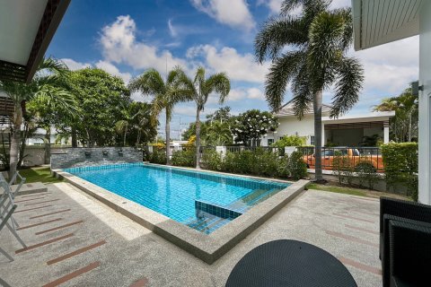 Chalet de 3 dormitorios en Hua Hin, Tailandia № 168561 - foto 3