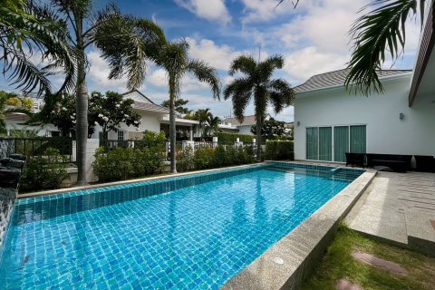 Chalet de 3 dormitorios en Hua Hin, Tailandia № 168561 - foto 4