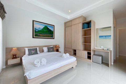 Chalet de 3 dormitorios en Hua Hin, Tailandia № 168561 - foto 22