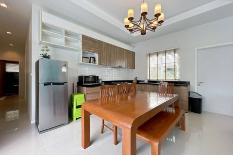 Chalet de 3 dormitorios en Hua Hin, Tailandia № 168561 - foto 17