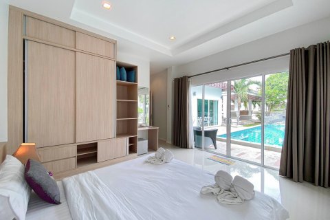 Chalet de 3 dormitorios en Hua Hin, Tailandia № 168561 - foto 25
