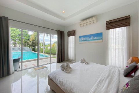 Chalet de 3 dormitorios en Hua Hin, Tailandia № 168561 - foto 24