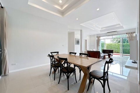 Chalet de 3 dormitorios en Hua Hin, Tailandia № 168562 - foto 16