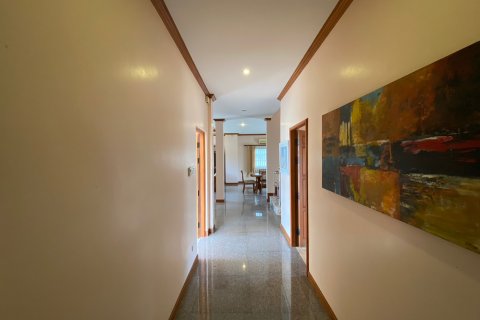Chalet de 3 dormitorios en Hua Hin, Tailandia № 168565 - foto 15