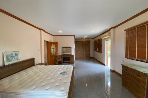 Chalet de 3 dormitorios en Hua Hin, Tailandia № 168565 - foto 17