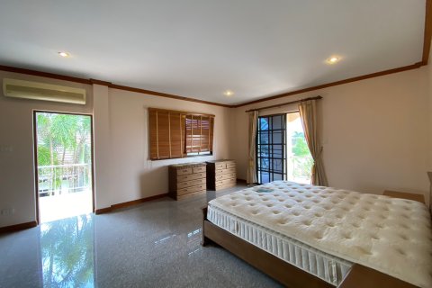 Chalet de 3 dormitorios en Hua Hin, Tailandia № 168565 - foto 25