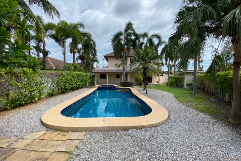 Chalet de 3 dormitorios en Hua Hin, Tailandia № 168565 - foto 2