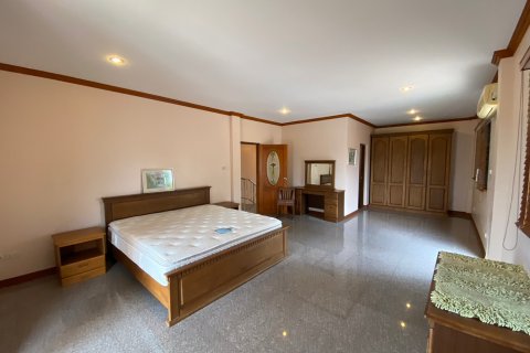Chalet de 3 dormitorios en Hua Hin, Tailandia № 168565 - foto 18