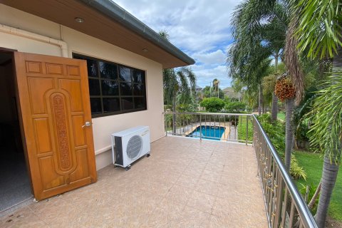 Chalet de 3 dormitorios en Hua Hin, Tailandia № 168565 - foto 19
