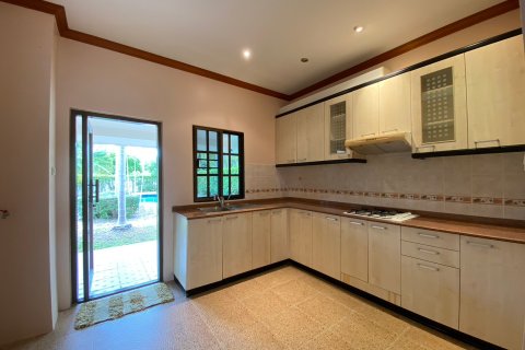 Chalet de 3 dormitorios en Hua Hin, Tailandia № 168565 - foto 12