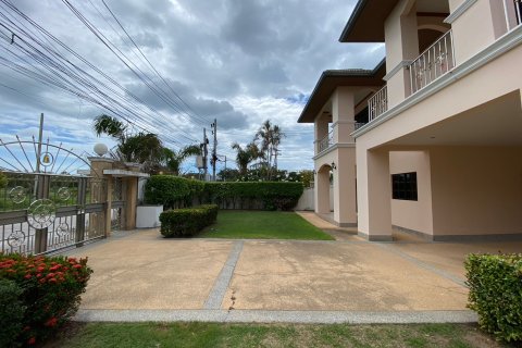 Chalet de 3 dormitorios en Hua Hin, Tailandia № 168565 - foto 30