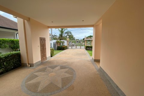 Chalet de 3 dormitorios en Hua Hin, Tailandia № 168565 - foto 27