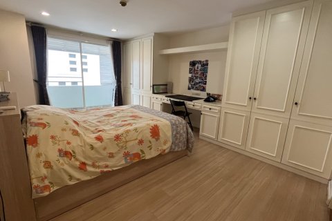 Condo à Watthana, Bangkok, Thaïlande, 3 chambres  № 201018 - photo 2
