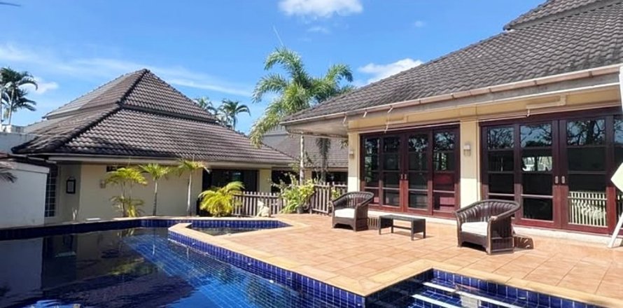 Chalet de 4 dormitorios en Kathu, Tailandia № 179339