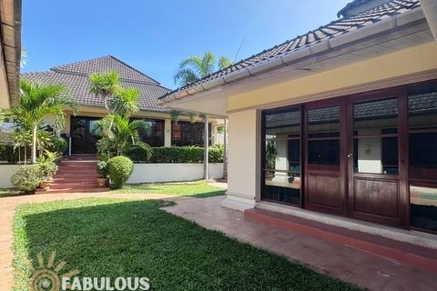 Chalet de 4 dormitorios en Kathu, Tailandia № 179339 - foto 6