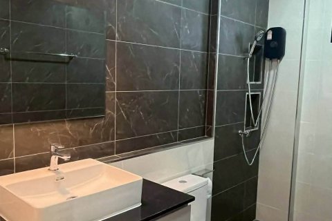 Chalet de 3 dormitorios en Pattaya, Tailandia № 220569 - foto 10