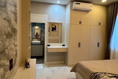 Chalet de 3 dormitorios en Pattaya, Tailandia № 220569 - foto 9