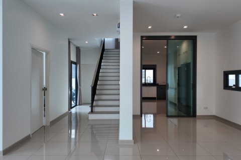 Chalet de 4 dormitorios en Pattaya, Tailandia № 220573 - foto 7