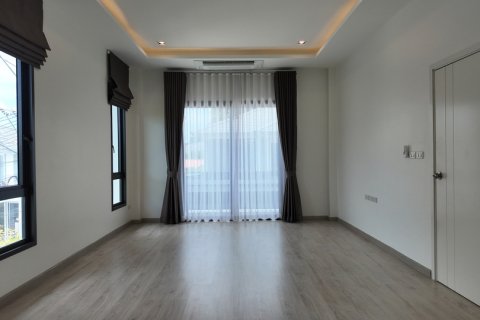 Chalet de 4 dormitorios en Pattaya, Tailandia № 220573 - foto 13