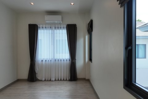 Chalet de 4 dormitorios en Pattaya, Tailandia № 220573 - foto 14