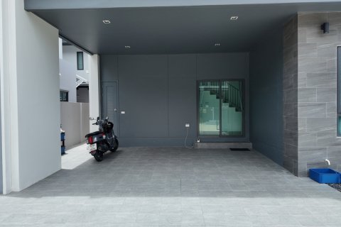 Chalet de 4 dormitorios en Pattaya, Tailandia № 220573 - foto 6