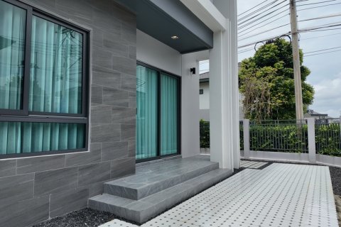 Chalet de 4 dormitorios en Pattaya, Tailandia № 220573 - foto 4
